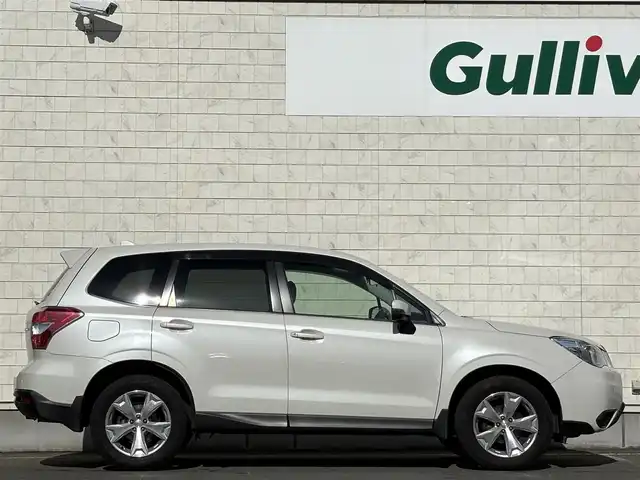 スバル フォレスター 2．0i－L アイサイト 岩手県 2015(平27)年 5.8万km クリスタルホワイトP 禁煙車/4WD/アイサイトver.3/前席シートヒーター/前席パワーシート/追従型クルーズコントロール/社外ナビ/→フルセグTV/Bluetooth/CD/DVD/FM/AM/バックカメラ/ステアリングスイッチ/横滑り防止装置/レーンキープアシスト/衝突軽減システム/X-MODE/オートライト/フォグライト/〇プッシュスタート/〇パドルシフト/〇電動格納ミラー/〇ウィンカーミラー/〇ドアバイザー/〇フロアマット/〇シガーソケット/〇USBポート/〇スマートキー/スマートキー/ETC/前後ドライブレコーダー