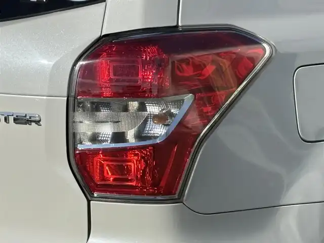 スバル フォレスター 2．0i－L アイサイト 岩手県 2015(平27)年 5.8万km クリスタルホワイトP 禁煙車/4WD/アイサイトver.3/前席シートヒーター/前席パワーシート/追従型クルーズコントロール/社外ナビ/→フルセグTV/Bluetooth/CD/DVD/FM/AM/バックカメラ/ステアリングスイッチ/横滑り防止装置/レーンキープアシスト/衝突軽減システム/X-MODE/オートライト/フォグライト/〇プッシュスタート/〇パドルシフト/〇電動格納ミラー/〇ウィンカーミラー/〇ドアバイザー/〇フロアマット/〇シガーソケット/〇USBポート/〇スマートキー/スマートキー/ETC/前後ドライブレコーダー