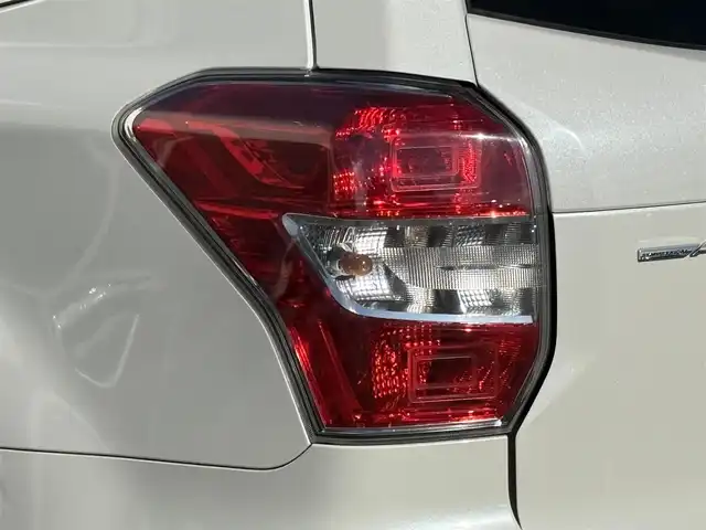 スバル フォレスター 2．0i－L アイサイト 岩手県 2015(平27)年 5.8万km クリスタルホワイトP 禁煙車/4WD/アイサイトver.3/前席シートヒーター/前席パワーシート/追従型クルーズコントロール/社外ナビ/→フルセグTV/Bluetooth/CD/DVD/FM/AM/バックカメラ/ステアリングスイッチ/横滑り防止装置/レーンキープアシスト/衝突軽減システム/X-MODE/オートライト/フォグライト/〇プッシュスタート/〇パドルシフト/〇電動格納ミラー/〇ウィンカーミラー/〇ドアバイザー/〇フロアマット/〇シガーソケット/〇USBポート/〇スマートキー/スマートキー/ETC/前後ドライブレコーダー