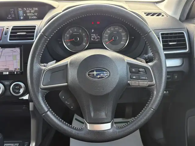 スバル フォレスター 2．0i－L アイサイト 岩手県 2015(平27)年 5.8万km クリスタルホワイトP 禁煙車/4WD/アイサイトver.3/前席シートヒーター/前席パワーシート/追従型クルーズコントロール/社外ナビ/→フルセグTV/Bluetooth/CD/DVD/FM/AM/バックカメラ/ステアリングスイッチ/横滑り防止装置/レーンキープアシスト/衝突軽減システム/X-MODE/オートライト/フォグライト/〇プッシュスタート/〇パドルシフト/〇電動格納ミラー/〇ウィンカーミラー/〇ドアバイザー/〇フロアマット/〇シガーソケット/〇USBポート/〇スマートキー/スマートキー/ETC/前後ドライブレコーダー