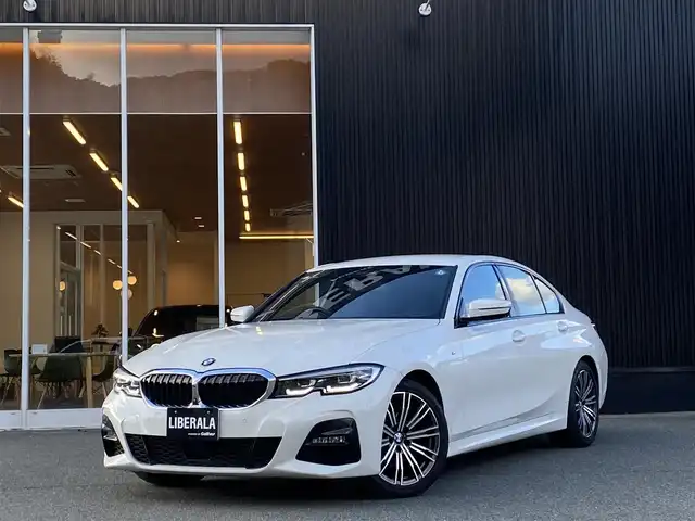ＢＭＷ ３２０ｉ Mスポーツ 福岡県 2019(令1)年 4.2万km アルピンホワイトⅢ インテリジェントセーフティ/アダプティブクルーズコントロール/ブラインドスポットモニター/レーンキープアシスト/ハイラインパッケージ/黒革シート/前席シートヒーター/純正ナビ/Ａｐｐｌｅｃａｒｐｌａｙ　/全方位カメラ/Bluetooth/パワーバックドア　/LEDヘッドライト/オートハイビーム/純正18インチアルミホイール/ミラー一体型ETC