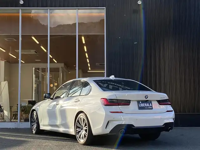 ＢＭＷ ３２０ｉ Mスポーツ 福岡県 2019(令1)年 4.2万km アルピンホワイトⅢ インテリジェントセーフティ/アダプティブクルーズコントロール/ブラインドスポットモニター/レーンキープアシスト/ハイラインパッケージ/黒革シート/前席シートヒーター/純正ナビ/Ａｐｐｌｅｃａｒｐｌａｙ　/全方位カメラ/Bluetooth/パワーバックドア　/LEDヘッドライト/オートハイビーム/純正18インチアルミホイール/ミラー一体型ETC