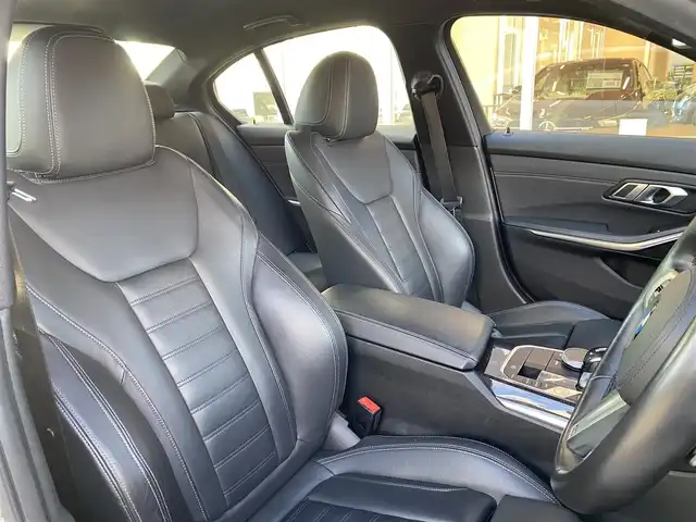 ＢＭＷ ３２０ｉ Mスポーツ 福岡県 2019(令1)年 4.2万km アルピンホワイトⅢ インテリジェントセーフティ/アダプティブクルーズコントロール/ブラインドスポットモニター/レーンキープアシスト/ハイラインパッケージ/黒革シート/前席シートヒーター/純正ナビ/Ａｐｐｌｅｃａｒｐｌａｙ　/全方位カメラ/Bluetooth/パワーバックドア　/LEDヘッドライト/オートハイビーム/純正18インチアルミホイール/ミラー一体型ETC