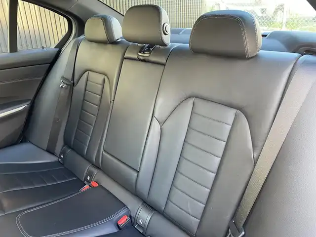 ＢＭＷ ３２０ｉ Mスポーツ 福岡県 2019(令1)年 4.2万km アルピンホワイトⅢ インテリジェントセーフティ/アダプティブクルーズコントロール/ブラインドスポットモニター/レーンキープアシスト/ハイラインパッケージ/黒革シート/前席シートヒーター/純正ナビ/Ａｐｐｌｅｃａｒｐｌａｙ　/全方位カメラ/Bluetooth/パワーバックドア　/LEDヘッドライト/オートハイビーム/純正18インチアルミホイール/ミラー一体型ETC