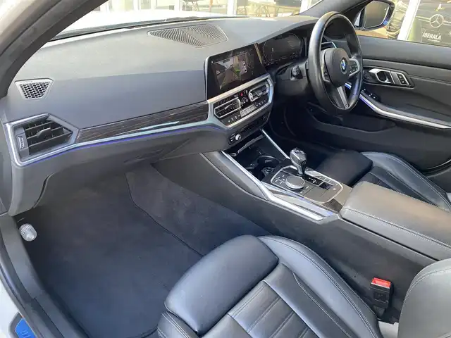 ＢＭＷ ３２０ｉ Mスポーツ 福岡県 2019(令1)年 4.2万km アルピンホワイトⅢ インテリジェントセーフティ/アダプティブクルーズコントロール/ブラインドスポットモニター/レーンキープアシスト/ハイラインパッケージ/黒革シート/前席シートヒーター/純正ナビ/Ａｐｐｌｅｃａｒｐｌａｙ　/全方位カメラ/Bluetooth/パワーバックドア　/LEDヘッドライト/オートハイビーム/純正18インチアルミホイール/ミラー一体型ETC