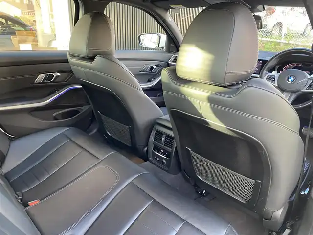 ＢＭＷ ３２０ｉ Mスポーツ 福岡県 2019(令1)年 4.2万km アルピンホワイトⅢ インテリジェントセーフティ/アダプティブクルーズコントロール/ブラインドスポットモニター/レーンキープアシスト/ハイラインパッケージ/黒革シート/前席シートヒーター/純正ナビ/Ａｐｐｌｅｃａｒｐｌａｙ　/全方位カメラ/Bluetooth/パワーバックドア　/LEDヘッドライト/オートハイビーム/純正18インチアルミホイール/ミラー一体型ETC