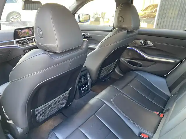 ＢＭＷ ３２０ｉ Mスポーツ 福岡県 2019(令1)年 4.2万km アルピンホワイトⅢ インテリジェントセーフティ/アダプティブクルーズコントロール/ブラインドスポットモニター/レーンキープアシスト/ハイラインパッケージ/黒革シート/前席シートヒーター/純正ナビ/Ａｐｐｌｅｃａｒｐｌａｙ　/全方位カメラ/Bluetooth/パワーバックドア　/LEDヘッドライト/オートハイビーム/純正18インチアルミホイール/ミラー一体型ETC