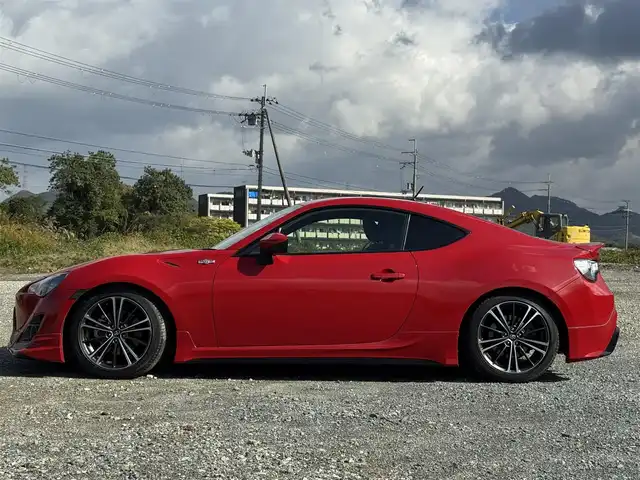 トヨタ ８６ GT 兵庫県 2014(平26)年 5.8万km ライトニングレッド HKSスーパーエキゾーストシステム/(エキゾーストマニホールド＆ハイパワースペックLマフラー)/VALENTIヘッドライト/TRDエアロ(F/S/RU)/D2ジャパンサスペンション/社外ナビ/フルセグTV/バックカメラ/純正18インチAW