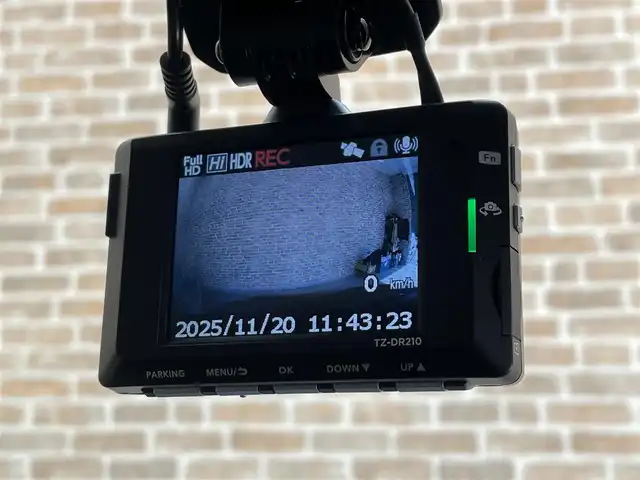 トヨタ ルーミー カスタムG 岩手県 2025(令7)年 0.3万km ファイアークォーツレッドM ワンオーナー/４WD/パノラミックビューモニター/両側パワースライドドア/スマートアシスト/衝突回避支援ブレーキ/レーンアシスト/アダプティブクルーズコントロール/ブレーキ制御付き誤発進抑制機能/先行車発信お知らせ機能/標識認識機能/アダプティブドライビングビーム/コーナーセンサー/横滑り防止装置/アイドリングストップ/ロールサンシェード/純正ディスプレイオーディオ/フルセグTV/AppleCarPlay・AndroidAuto/ETC2.0/ドライブレコーダー/LEDヘッドランプ/純正14インチアルミホイール