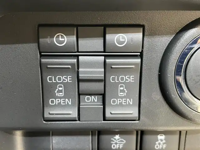 トヨタ ルーミー カスタムG 岩手県 2025(令7)年 0.3万km ファイアークォーツレッドM ワンオーナー/４WD/パノラミックビューモニター/両側パワースライドドア/スマートアシスト/衝突回避支援ブレーキ/レーンアシスト/アダプティブクルーズコントロール/ブレーキ制御付き誤発進抑制機能/先行車発信お知らせ機能/標識認識機能/アダプティブドライビングビーム/コーナーセンサー/横滑り防止装置/アイドリングストップ/ロールサンシェード/純正ディスプレイオーディオ/フルセグTV/AppleCarPlay・AndroidAuto/ETC2.0/ドライブレコーダー/LEDヘッドランプ/純正14インチアルミホイール