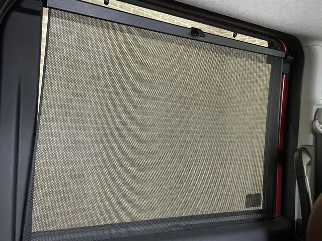 トヨタ ルーミー カスタムG 岩手県 2025(令7)年 0.3万km ファイアークォーツレッドM ワンオーナー/４WD/パノラミックビューモニター/両側パワースライドドア/スマートアシスト/衝突回避支援ブレーキ/レーンアシスト/アダプティブクルーズコントロール/ブレーキ制御付き誤発進抑制機能/先行車発信お知らせ機能/標識認識機能/アダプティブドライビングビーム/コーナーセンサー/横滑り防止装置/アイドリングストップ/ロールサンシェード/純正ディスプレイオーディオ/フルセグTV/AppleCarPlay・AndroidAuto/ETC2.0/ドライブレコーダー/LEDヘッドランプ/純正14インチアルミホイール