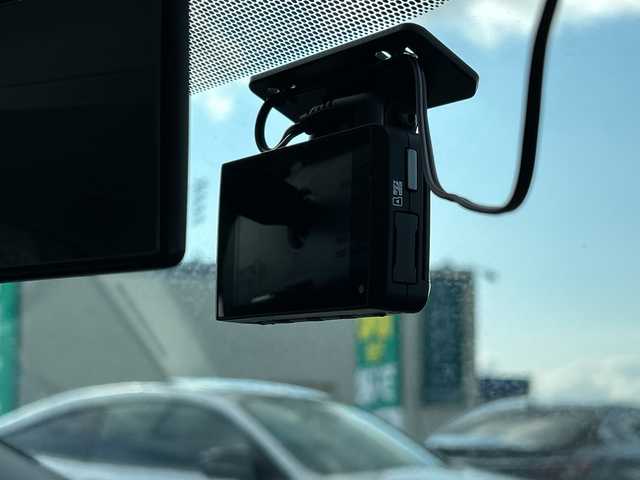 トヨタ プリウス S 鹿児島県 2013(平25)年 3.9万km ライトパープルマイカ ドライブレコーダー/純正ナビ/TV/バックカメラ/ワンオーナー/プッシュスタート/スマートキー/スペアキー/Bluetooth接続/横滑り防止装置/カーテンエアバッグ/LEDヘッドライト