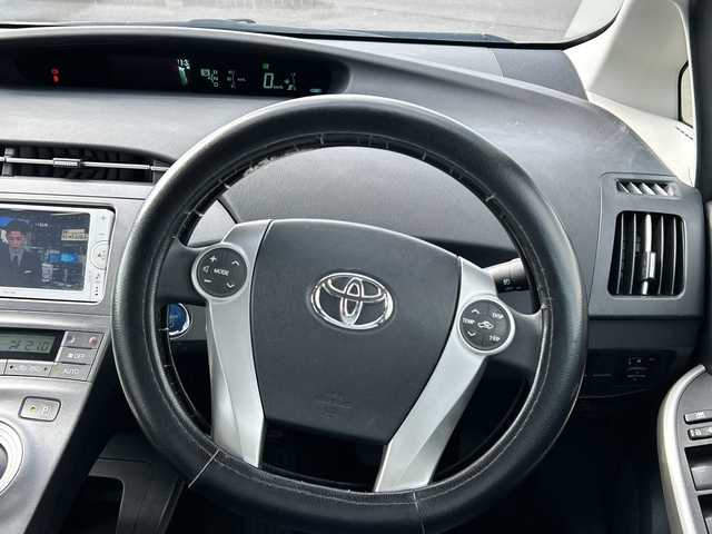 トヨタ プリウス S 鹿児島県 2013(平25)年 3.9万km ライトパープルマイカ ドライブレコーダー/純正ナビ/TV/バックカメラ/ワンオーナー/プッシュスタート/スマートキー/スペアキー/Bluetooth接続/横滑り防止装置/カーテンエアバッグ/LEDヘッドライト