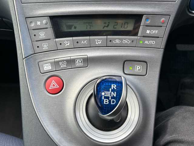 トヨタ プリウス S 鹿児島県 2013(平25)年 3.9万km ライトパープルマイカ ドライブレコーダー/純正ナビ/TV/バックカメラ/ワンオーナー/プッシュスタート/スマートキー/スペアキー/Bluetooth接続/横滑り防止装置/カーテンエアバッグ/LEDヘッドライト