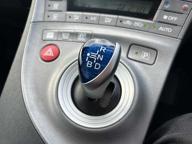 トヨタ プリウス S 鹿児島県 2013(平25)年 3.9万km ライトパープルマイカ ドライブレコーダー/純正ナビ/TV/バックカメラ/ワンオーナー/プッシュスタート/スマートキー/スペアキー/Bluetooth接続/横滑り防止装置/カーテンエアバッグ/LEDヘッドライト