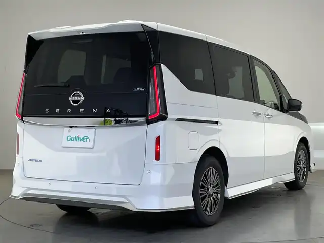 日産 セレナ オーテック 愛知県 2024(令6)年 0.9万km プリズムホワイト 純正１２．３型ナビ　日産コネクトナビゲーションシステム　フルセグＴＶ　ＨＤＭＩ　プロパイロット　全方位カメラ　ワイヤレス充電　前後シートヒーター　ステアリングヒーター　360度セーフティアシスト　エマージェンシーブレーキ　オーテックシート　ＬＥＤオートライト　衝突軽減　前後ドラレコ　ハンズフリー両側パワスラ　フォグランプ　コーナーセンサー　禁煙車