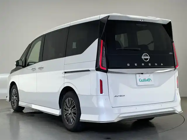 日産 セレナ オーテック 愛知県 2024(令6)年 0.9万km プリズムホワイト 純正１２．３型ナビ　日産コネクトナビゲーションシステム　フルセグＴＶ　ＨＤＭＩ　プロパイロット　全方位カメラ　ワイヤレス充電　前後シートヒーター　ステアリングヒーター　360度セーフティアシスト　エマージェンシーブレーキ　オーテックシート　ＬＥＤオートライト　衝突軽減　前後ドラレコ　ハンズフリー両側パワスラ　フォグランプ　コーナーセンサー　禁煙車