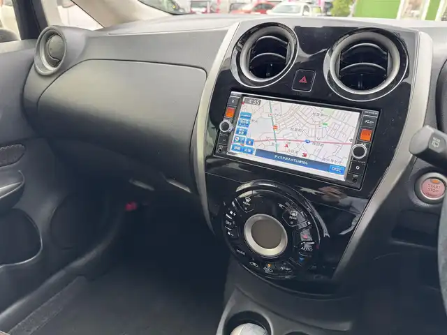 日産 ノート メダリスト エマージェンシーB 千葉県 2014(平26)年 5.1万km オーロラモーヴ エマージェンシーブレーキパッケージ/レーンキープアシスト/純正SDナビ/フルセグTV/バック&全方位カメラ/Bluetooth/コーナーセンサー/アイドリングストップ/ETC/ハーフレザーシート/社外14インチAW/スマートキー