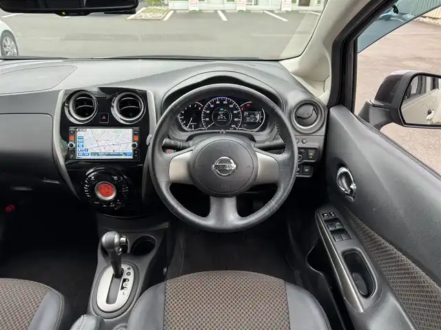 日産 ノート メダリスト エマージェンシーB 千葉県 2014(平26)年 5.1万km オーロラモーヴ エマージェンシーブレーキパッケージ/レーンキープアシスト/純正SDナビ/フルセグTV/バック&全方位カメラ/Bluetooth/コーナーセンサー/アイドリングストップ/ETC/ハーフレザーシート/社外14インチAW/スマートキー