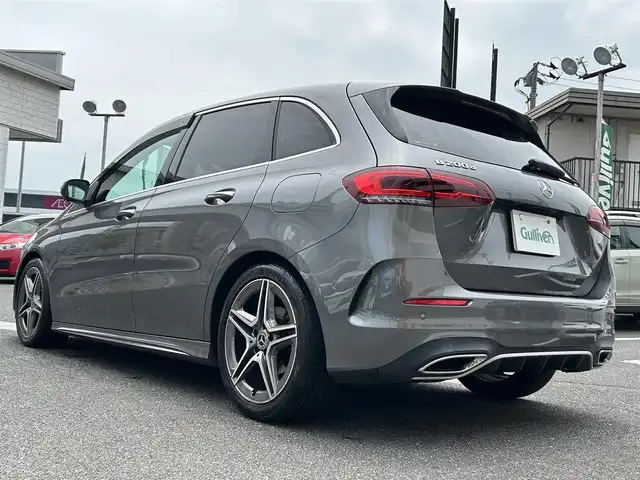 メルセデス・ベンツ Ｂ２００ｄ AMGライン 岡山県 2020(令2)年 5.9万km マウンテングレー 登録時走行距離58318キロ/純正メモリナビ/AM/FM/TV/Bluetooth/レーダーセーフティパッケージ/アクティブディスタンスアシスト・ディストロニック（自動再発信機能付）/・アクティブブレーキアシスト（歩行者/飛び出し機能付き）/アラウンドビューモニター/ブラインドスポットモニター/ヘッドアップディスプレイ/アイドリングストップ/レザーDINAMICAシート（レッドステッチ入）/シートヒーター（D＋N）/メモリー付きパワーシート/電動リアゲート/前後ドライブレコーダー/LEDヘッドライト/プッシュスタート/スマートキー/ETC2.0