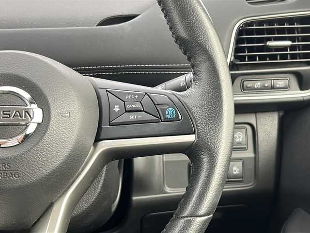 日産 セレナ ハイウェイスター Vセレクション 宮城県 2017(平29)年 7.8万km マルーンレッド 2トーン 両側パワースライドドア/アラウンドビューモニター/純正フリップダウンモニター/デジタルインナーミラー/プロパイロット/エマージェンシーブレーキ/レーンディパーチャーウォーニング/オートハイビーム/純正9型ナビ/・BT・CD・DVD・AUX・HDMI・USB/ビルドインETC/革巻きステアリング/ステアリングスイッチ/電動パーキングブレーキ/社外フロアマット/ロールサンシェード/シートバックテーブル/LEDヘッドライト/フォグライト/純正16インチアルミホイール/ハンズフリーオートスライドドア/横滑り防止装置/プッシュスタート/スマートキー