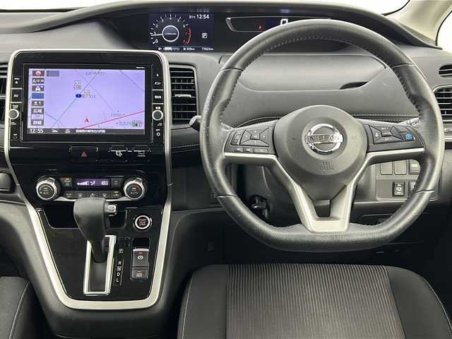 日産 セレナ ハイウェイスター Vセレクション 宮城県 2017(平29)年 7.8万km マルーンレッド 2トーン 両側パワースライドドア/アラウンドビューモニター/純正フリップダウンモニター/デジタルインナーミラー/プロパイロット/エマージェンシーブレーキ/レーンディパーチャーウォーニング/オートハイビーム/純正9型ナビ/・BT・CD・DVD・AUX・HDMI・USB/ビルドインETC/革巻きステアリング/ステアリングスイッチ/電動パーキングブレーキ/社外フロアマット/ロールサンシェード/シートバックテーブル/LEDヘッドライト/フォグライト/純正16インチアルミホイール/ハンズフリーオートスライドドア/横滑り防止装置/プッシュスタート/スマートキー