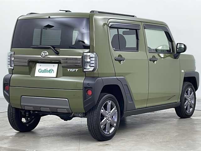 ダイハツ タフト G ダーククロムベンチャー 道央・札幌 2024(令6)年 0.7万km フォレストカーキメタリック ・９インチ純正ディスプレイオーディオ/・ＴＶ・ＢＴ・ＨＤＭＩ・ＡｐｐｌｅＣａｒＰｌａｙ・ＡｎｄｒｏｉｄＡｕｔｏ/・スマートアシスト/・衝突軽減ブレーキ/・先行車発進お知らせ機能/・車線逸脱警報/・標識認識機能/・ふらつき警報/・クリアランスソナー/・バックカメラ/・スカイルーフ/・電動パーキング/・ミラーヒーター/・ステアリングスイッチ/・ミラーヒーター/・ＰＷＲスイッチ/・オートライトマチックハイビーム/・ドアバイザー/・ＬＥＤヘッドライト・フォグ/・革巻きステアリング/・スマートキー/・スペアキー/・アイドリングストップ