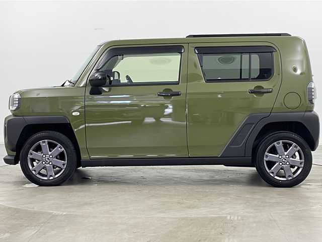 ダイハツ タフト G ダーククロムベンチャー 道央・札幌 2024(令6)年 0.7万km フォレストカーキメタリック ・９インチ純正ディスプレイオーディオ/・ＴＶ・ＢＴ・ＨＤＭＩ・ＡｐｐｌｅＣａｒＰｌａｙ・ＡｎｄｒｏｉｄＡｕｔｏ/・スマートアシスト/・衝突軽減ブレーキ/・先行車発進お知らせ機能/・車線逸脱警報/・標識認識機能/・ふらつき警報/・クリアランスソナー/・バックカメラ/・スカイルーフ/・電動パーキング/・ミラーヒーター/・ステアリングスイッチ/・ミラーヒーター/・ＰＷＲスイッチ/・オートライトマチックハイビーム/・ドアバイザー/・ＬＥＤヘッドライト・フォグ/・革巻きステアリング/・スマートキー/・スペアキー/・アイドリングストップ