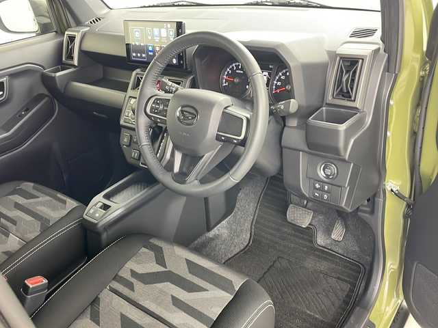 ダイハツ タフト G ダーククロムベンチャー 道央・札幌 2024(令6)年 0.7万km フォレストカーキメタリック ・９インチ純正ディスプレイオーディオ/・ＴＶ・ＢＴ・ＨＤＭＩ・ＡｐｐｌｅＣａｒＰｌａｙ・ＡｎｄｒｏｉｄＡｕｔｏ/・スマートアシスト/・衝突軽減ブレーキ/・先行車発進お知らせ機能/・車線逸脱警報/・標識認識機能/・ふらつき警報/・クリアランスソナー/・バックカメラ/・スカイルーフ/・電動パーキング/・ミラーヒーター/・ステアリングスイッチ/・ミラーヒーター/・ＰＷＲスイッチ/・オートライトマチックハイビーム/・ドアバイザー/・ＬＥＤヘッドライト・フォグ/・革巻きステアリング/・スマートキー/・スペアキー/・アイドリングストップ