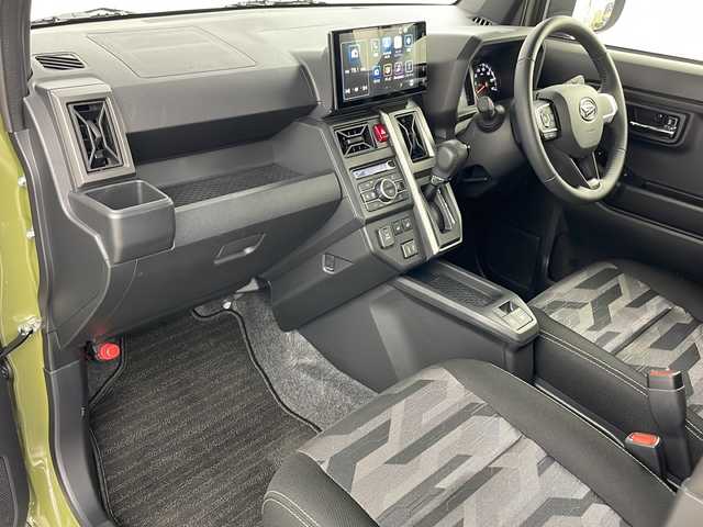 ダイハツ タフト G ダーククロムベンチャー 道央・札幌 2024(令6)年 0.7万km フォレストカーキメタリック ・９インチ純正ディスプレイオーディオ/・ＴＶ・ＢＴ・ＨＤＭＩ・ＡｐｐｌｅＣａｒＰｌａｙ・ＡｎｄｒｏｉｄＡｕｔｏ/・スマートアシスト/・衝突軽減ブレーキ/・先行車発進お知らせ機能/・車線逸脱警報/・標識認識機能/・ふらつき警報/・クリアランスソナー/・バックカメラ/・スカイルーフ/・電動パーキング/・ミラーヒーター/・ステアリングスイッチ/・ミラーヒーター/・ＰＷＲスイッチ/・オートライトマチックハイビーム/・ドアバイザー/・ＬＥＤヘッドライト・フォグ/・革巻きステアリング/・スマートキー/・スペアキー/・アイドリングストップ