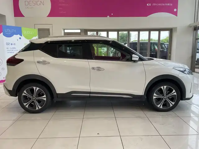 日産 キックス X ツートーンインテリアED 埼玉県 2020(令2)年 3.7万km ブリリアントホワイトパール プロパイロット/純正9インチナビ/ CD/DVD/BT/フルセグ/USB/アラウンドビューモニター/レーダークルーズコントロール/レーンキープアシスト/シートヒーター/ステアリングヒーター/オートブレーキホールド/デジタルインナーミラー/純正17インチアルミホイール/ETC/スマートキー×2/禁煙車