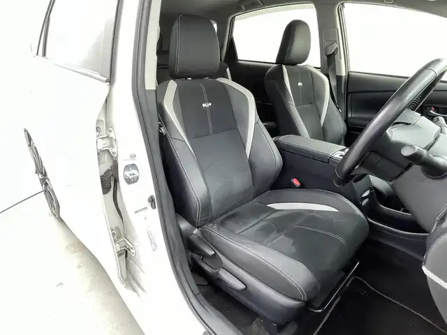 トヨタ プリウス α S ツーリングセレ GRスポーツ 福井県 2020(令2)年 5.2万km ホワイトパールクリスタルシャイン 社外９インチナビ/（CD/DVD/Bluetooth/USB/MSV/AM/FM）/バックカメラ/純正アルミホイール/ハーフレザーシート/純正フロアマット/ビルトインETC/AAC/プッシュスタート/スペアキー１本/LEDオートライト/フォグランプ/ウインカーミラー