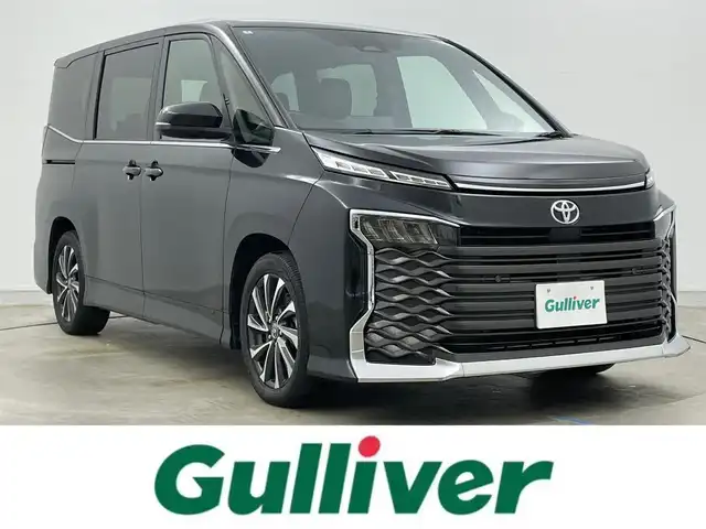 トヨタ ヴォクシー S－Z 岡山県 2022(令4)年 5.3万km グリッターブラックガラスフレーク 純正10.5インチディスプレイオーディオ/　【ナビ/DVD/BT/USB/Carplay/HDMI】/バックカメラ/両側パワースライドドア/追従型クルーズコントロール/オートハイビーム/LEDヘッドライト（AUTO機能付き）/ビルトインETC2.0/前席シートヒーター/衝突軽減ブレーキシステム/車線逸脱防止システム/横滑り防止装置/純正１７インチアルミ/コーナーセンサー（前後）/純正フロアマット/プッシュスタート/スマートキー×1/保証書/ナビ取扱説明書/取扱説明書