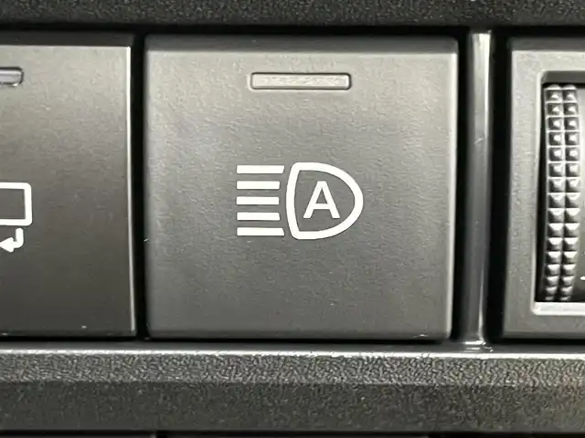 トヨタ ヴォクシー S－Z 岡山県 2022(令4)年 5.3万km グリッターブラックガラスフレーク 純正10.5インチディスプレイオーディオ/　【ナビ/DVD/BT/USB/Carplay/HDMI】/バックカメラ/両側パワースライドドア/追従型クルーズコントロール/オートハイビーム/LEDヘッドライト（AUTO機能付き）/ビルトインETC2.0/前席シートヒーター/衝突軽減ブレーキシステム/車線逸脱防止システム/横滑り防止装置/純正１７インチアルミ/コーナーセンサー（前後）/純正フロアマット/プッシュスタート/スマートキー×1/保証書/ナビ取扱説明書/取扱説明書