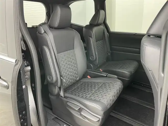 トヨタ ヴォクシー S－Z 岡山県 2022(令4)年 5.3万km グリッターブラックガラスフレーク 純正10.5インチディスプレイオーディオ/　【ナビ/DVD/BT/USB/Carplay/HDMI】/バックカメラ/両側パワースライドドア/追従型クルーズコントロール/オートハイビーム/LEDヘッドライト（AUTO機能付き）/ビルトインETC2.0/前席シートヒーター/衝突軽減ブレーキシステム/車線逸脱防止システム/横滑り防止装置/純正１７インチアルミ/コーナーセンサー（前後）/純正フロアマット/プッシュスタート/スマートキー×1/保証書/ナビ取扱説明書/取扱説明書