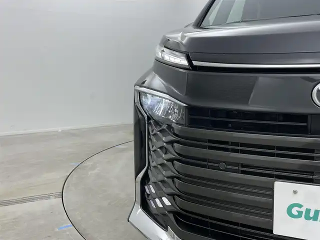 トヨタ ヴォクシー S－Z 岡山県 2022(令4)年 5.3万km グリッターブラックガラスフレーク 純正10.5インチディスプレイオーディオ/　【ナビ/DVD/BT/USB/Carplay/HDMI】/バックカメラ/両側パワースライドドア/追従型クルーズコントロール/オートハイビーム/LEDヘッドライト（AUTO機能付き）/ビルトインETC2.0/前席シートヒーター/衝突軽減ブレーキシステム/車線逸脱防止システム/横滑り防止装置/純正１７インチアルミ/コーナーセンサー（前後）/純正フロアマット/プッシュスタート/スマートキー×1/保証書/ナビ取扱説明書/取扱説明書