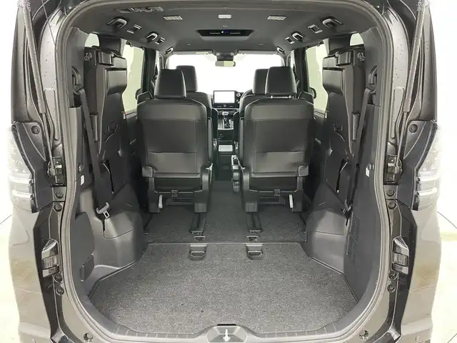 トヨタ ヴォクシー S－Z 岡山県 2022(令4)年 5.3万km グリッターブラックガラスフレーク 純正10.5インチディスプレイオーディオ/　【ナビ/DVD/BT/USB/Carplay/HDMI】/バックカメラ/両側パワースライドドア/追従型クルーズコントロール/オートハイビーム/LEDヘッドライト（AUTO機能付き）/ビルトインETC2.0/前席シートヒーター/衝突軽減ブレーキシステム/車線逸脱防止システム/横滑り防止装置/純正１７インチアルミ/コーナーセンサー（前後）/純正フロアマット/プッシュスタート/スマートキー×1/保証書/ナビ取扱説明書/取扱説明書