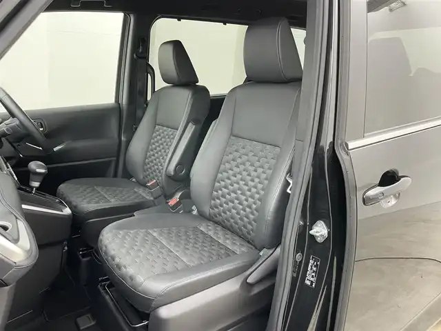 トヨタ ヴォクシー S－Z 岡山県 2022(令4)年 5.3万km グリッターブラックガラスフレーク 純正10.5インチディスプレイオーディオ/　【ナビ/DVD/BT/USB/Carplay/HDMI】/バックカメラ/両側パワースライドドア/追従型クルーズコントロール/オートハイビーム/LEDヘッドライト（AUTO機能付き）/ビルトインETC2.0/前席シートヒーター/衝突軽減ブレーキシステム/車線逸脱防止システム/横滑り防止装置/純正１７インチアルミ/コーナーセンサー（前後）/純正フロアマット/プッシュスタート/スマートキー×1/保証書/ナビ取扱説明書/取扱説明書