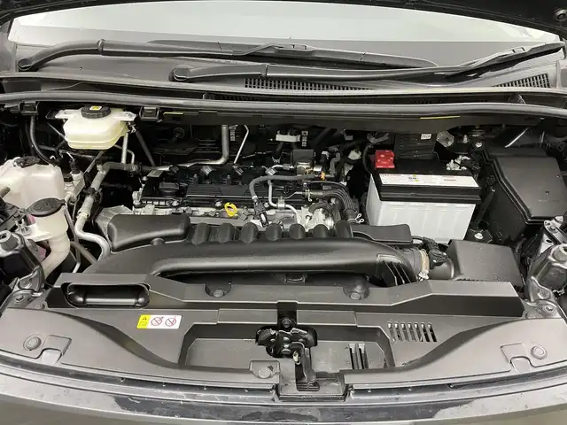 トヨタ ヴォクシー S－Z 岡山県 2022(令4)年 5.3万km グリッターブラックガラスフレーク 純正10.5インチディスプレイオーディオ/　【ナビ/DVD/BT/USB/Carplay/HDMI】/バックカメラ/両側パワースライドドア/追従型クルーズコントロール/オートハイビーム/LEDヘッドライト（AUTO機能付き）/ビルトインETC2.0/前席シートヒーター/衝突軽減ブレーキシステム/車線逸脱防止システム/横滑り防止装置/純正１７インチアルミ/コーナーセンサー（前後）/純正フロアマット/プッシュスタート/スマートキー×1/保証書/ナビ取扱説明書/取扱説明書