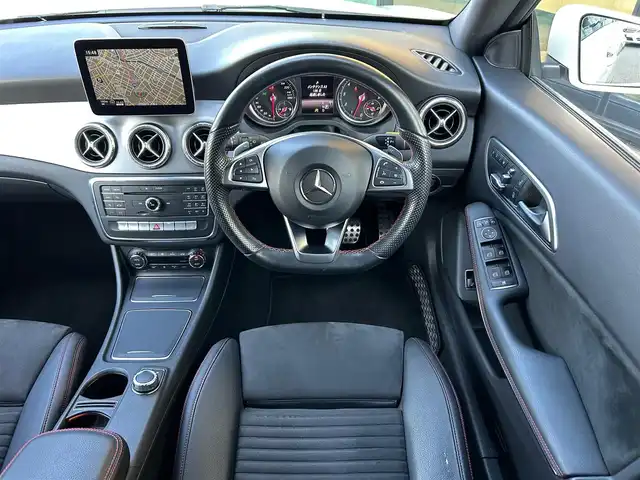 メルセデス・ベンツ ＣＬＡ１８０ Sブレイク　スポーツ 石川県 2017(平29)年 3.5万km 白 純正HDDナビ/　Bluetooth・AM/FM・CD・DVD・USB・AUX/フルセグTV/バックカメラ/ETC2.0/純正ドライブレコーダー/パワーシート（D+N席）/シートメモリー/シートヒーター（D+N席）/アンチロック・ブレーキ・システム/衝突被害軽減システム/横滑り防止装置/前後コーナーセンサー/レーンキープアシスト/盗難防止装置/パーキングアシスト/アイドリングストップ/エアバッグ（W+サイド）/カーテンエアバッグ/純正アルミホイール/スマートキー