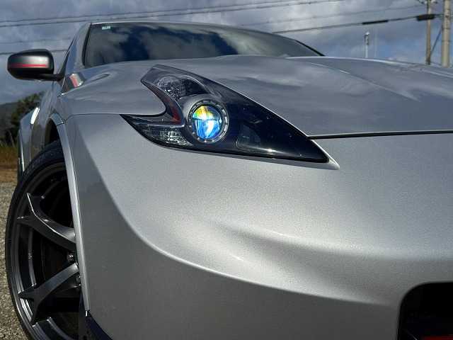 日産 フェアレディ Ｚ ニスモ 兵庫県 2014(平26)年 6.7万km ブリリアントシルバー TEIN車高調/ニスモエアロ/ニスモマフラー/社外ナビ/Bluetooth接続可/バックカメラ/フルセグTV/ETC/キセノンヘッドライト/ニスモ純正19インチAW/スマートキー/ハーフレザーシート/AUTOライト/ナビ連動ドラレコ