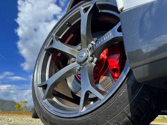 日産 フェアレディ Ｚ ニスモ 兵庫県 2014(平26)年 6.7万km ブリリアントシルバー TEIN車高調/ニスモエアロ/ニスモマフラー/社外ナビ/Bluetooth接続可/バックカメラ/フルセグTV/ETC/キセノンヘッドライト/ニスモ純正19インチAW/スマートキー/ハーフレザーシート/AUTOライト/ナビ連動ドラレコ