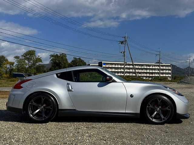 日産 フェアレディ Ｚ ニスモ 兵庫県 2014(平26)年 6.7万km ブリリアントシルバー TEIN車高調/ニスモエアロ/ニスモマフラー/社外ナビ/Bluetooth接続可/バックカメラ/フルセグTV/ETC/キセノンヘッドライト/ニスモ純正19インチAW/スマートキー/ハーフレザーシート/AUTOライト/ナビ連動ドラレコ