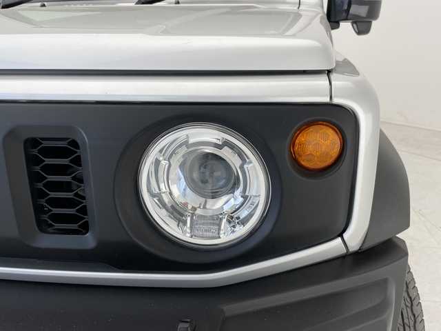 スズキ ジムニー シエラ JC 愛知県 2023(令5)年 1.3万km シルキーシルバーメタリック 純正ナビ　SDカードなし/クルーズコントロール/シートヒーター/純正アルミホイール/LEDヘッドライト/オートマチックハイビーム/ドライブレコーダー/衝突軽減システム/フルセグ/CD DVD/Bluetooth/ステアリングスイッチ/スマートキー/プッシュスタート