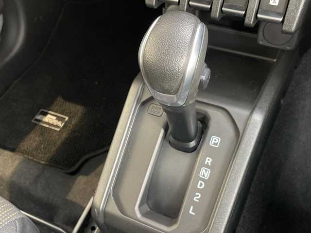 スズキ ジムニー シエラ JC 愛知県 2023(令5)年 1.3万km シルキーシルバーメタリック 純正ナビ　SDカードなし/クルーズコントロール/シートヒーター/純正アルミホイール/LEDヘッドライト/オートマチックハイビーム/ドライブレコーダー/衝突軽減システム/フルセグ/CD DVD/Bluetooth/ステアリングスイッチ/スマートキー/プッシュスタート