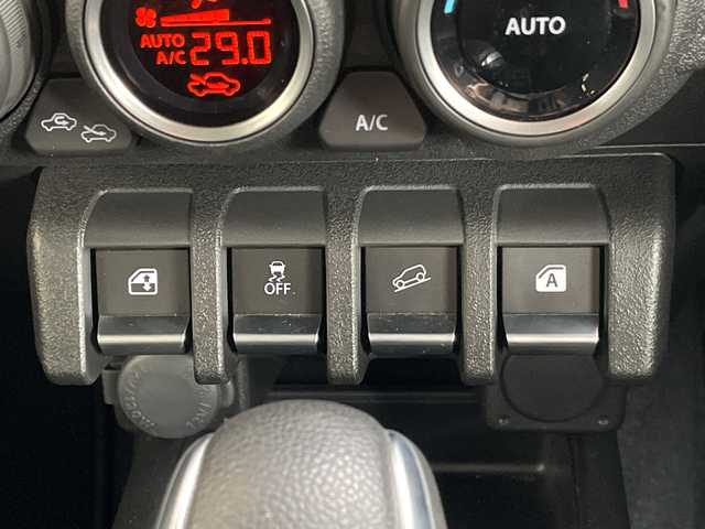 スズキ ジムニー シエラ JC 愛知県 2023(令5)年 1.3万km シルキーシルバーメタリック 純正ナビ　SDカードなし/クルーズコントロール/シートヒーター/純正アルミホイール/LEDヘッドライト/オートマチックハイビーム/ドライブレコーダー/衝突軽減システム/フルセグ/CD DVD/Bluetooth/ステアリングスイッチ/スマートキー/プッシュスタート