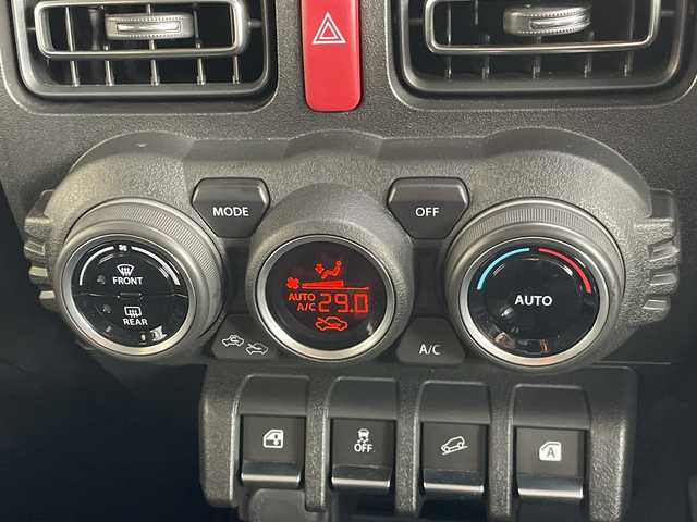 スズキ ジムニー シエラ JC 愛知県 2023(令5)年 1.3万km シルキーシルバーメタリック 純正ナビ　SDカードなし/クルーズコントロール/シートヒーター/純正アルミホイール/LEDヘッドライト/オートマチックハイビーム/ドライブレコーダー/衝突軽減システム/フルセグ/CD DVD/Bluetooth/ステアリングスイッチ/スマートキー/プッシュスタート