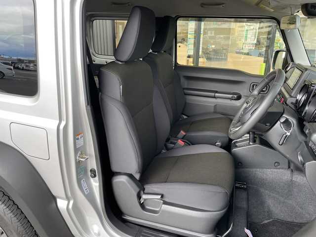 スズキ ジムニー シエラ JC 愛知県 2023(令5)年 1.3万km シルキーシルバーメタリック 純正ナビ　SDカードなし/クルーズコントロール/シートヒーター/純正アルミホイール/LEDヘッドライト/オートマチックハイビーム/ドライブレコーダー/衝突軽減システム/フルセグ/CD DVD/Bluetooth/ステアリングスイッチ/スマートキー/プッシュスタート