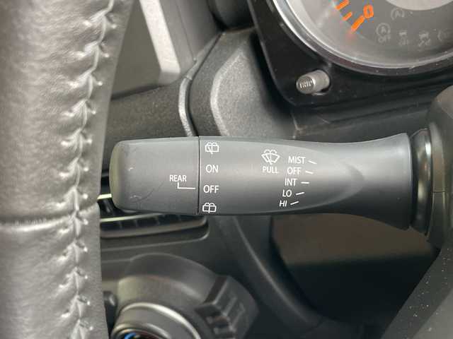 スズキ ジムニー シエラ JC 愛知県 2023(令5)年 1.3万km シルキーシルバーメタリック 純正ナビ　SDカードなし/クルーズコントロール/シートヒーター/純正アルミホイール/LEDヘッドライト/オートマチックハイビーム/ドライブレコーダー/衝突軽減システム/フルセグ/CD DVD/Bluetooth/ステアリングスイッチ/スマートキー/プッシュスタート