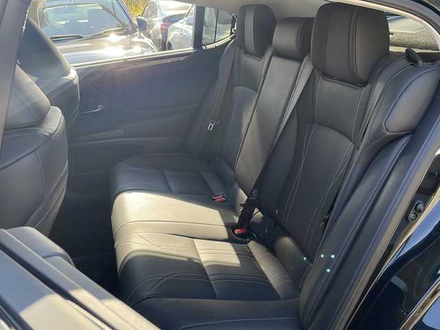 レクサス ＥＳ 300h バージョンL 愛知県 2021(令3)年 4.6万km グラファイトブラックガラスフレーク ワンオーナー/サンルーフ/純正メモリナビ/フルセグ・Bluetooth・CD・DVD・SD・USB・AUX/前後ドライブレコーダー/パノラミックビューモニター/ブラインドスポットモニター/ヘッドアップディスプレイ/プリクラッシュセーフティー/レーダークルーズコントロール/ロードトレーシングアシスト/ロードサインアシスト/パーキングサポートアラーム/クリアランスソナー/先行車発進お知らせ/タイヤ空気圧警報システム/三眼LEDヘッドライト/AC100V/電動リアゲート/電動パーキングブレーキ/LEDヘッドライト/オートハイビーム/電動リアサンシェード/D.N席エアーシート/全席シートヒーター/D・N席メモリ付きパワーシート/全席パワーシート/ウッドコンビ革巻きステアリング/ステアリングヒーター/ステアリングスイッチ/パドルシフト/ビルトインETC2.0/純正フロアマット/ISOFIX/コムテック製レーダー探知機/保証書/スペアキー（スマートキー・カードキー×１）/取扱説明書/ディーラー整備記録簿R6